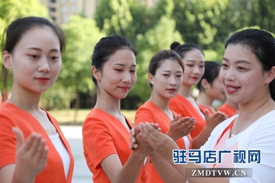 第二十一屆“中國農加工洽談會”政務講解員集體換裝亮相，禮儀服務再升級